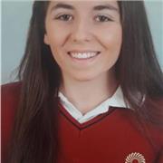 Profesora ofrece clases de probabilidad y estadística para estudiantes de universidad y bachillerato, además de otras asignaturas, como matemáticas, economía, lengua, geografía e inglés, para niños de primaria, la ESO y bachillerato